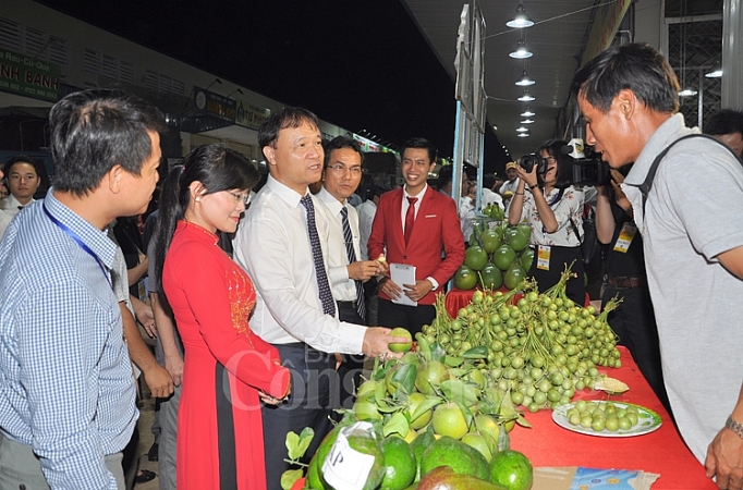Thứ trưởng Bộ Công Thương Đỗ Thắng Hải, tham dự Chương trình kết nối tiêu thụ hàng hóa và đặc sản vùng miền thông qua hệ thống chợ - tại Chợ đầu mối nông sản thực phẩm Dầu Giây, Đồng Nai