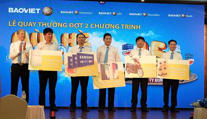 co hoi trung mercedes benz c200 khi tham gia chuong trinh mua he soi dong cua bao viet