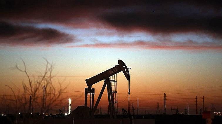 Giá dầu thế giới giảm sâu sau các dữ liệu kinh tế Mỹ và Trung Quốc
