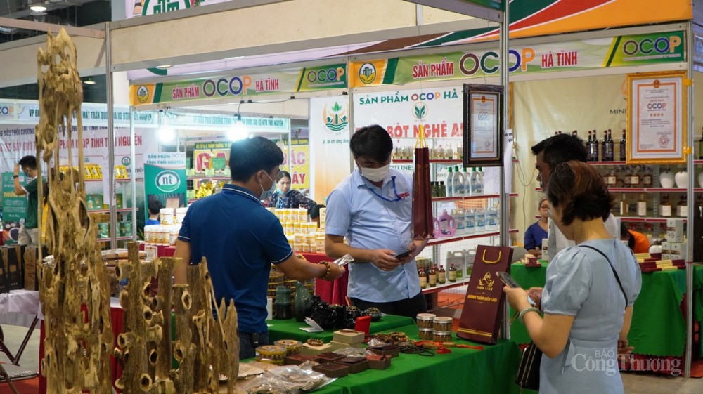 Hội chợ OCOP Quảng Ninh - Hè 2022 đã thu hút được nhiều người dân và du khách đến tham quan, mua sắm