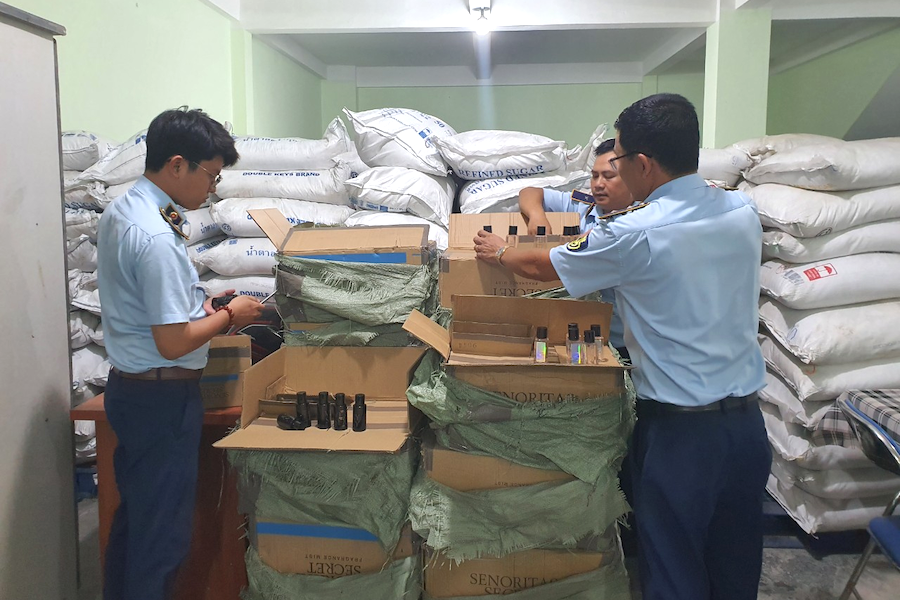 Phú Yên: Tạm giữ hơn 3.200 chai nước hoa và nhiều loại hàng hóa có dấu hiệu vi phạm