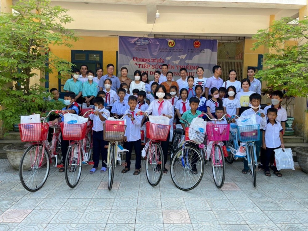 Thừa Thiên Huế: Tiếp sức học sinh huyện miền núi Nam Đông đến trường