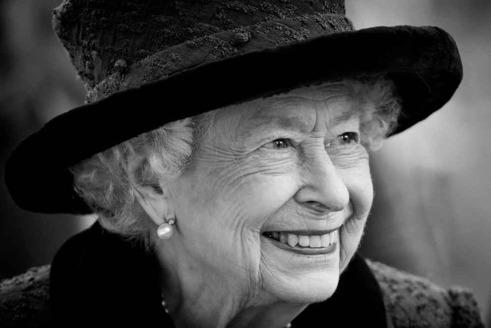 Trở lại với gia đình hoàng gia Anh với hình ảnh của Nữ hoàng Elizabeth II đầy quyền lực và sang trọng. Hình ảnh sẽ giúp bạn hiểu thêm về nền văn hóa và lịch sử của một trong những đế chế lớn nhất thế giới.