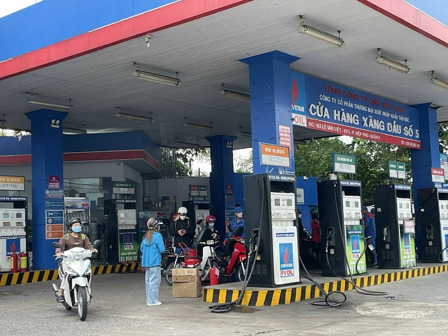 TP. Hồ Chí Minh: Vì sao một số cửa hàng bán lẻ xăng dầu thiếu hàng?