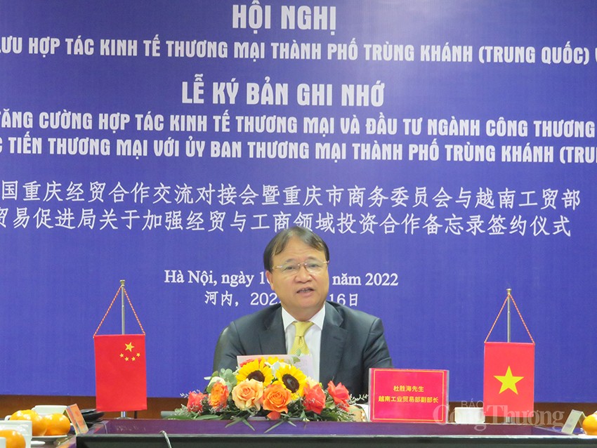 Ký Bản Ghi nhớ giữa Cục Xúc tiến thương mại và Ủy ban Thương mại thành phố Trùng Khánh