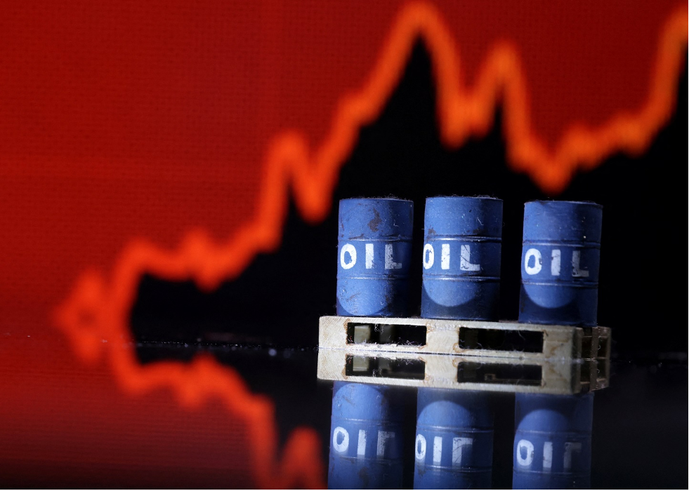 Giá xăng dầu hôm nay 23/9: Lãi suất tăng nóng tạo áp lực khiến dầu thô giảm giá