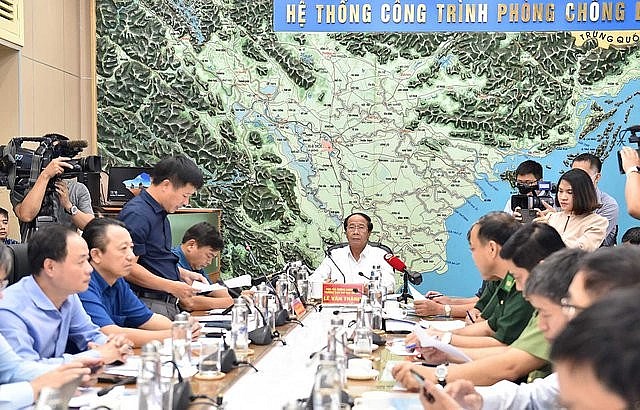 Phó Thủ tướng Lê Văn Thành chủ trì cuộc họp Ban Chỉ đạo quốc gia về phòng chống thiên tai nhằm ứng phó bão Noru