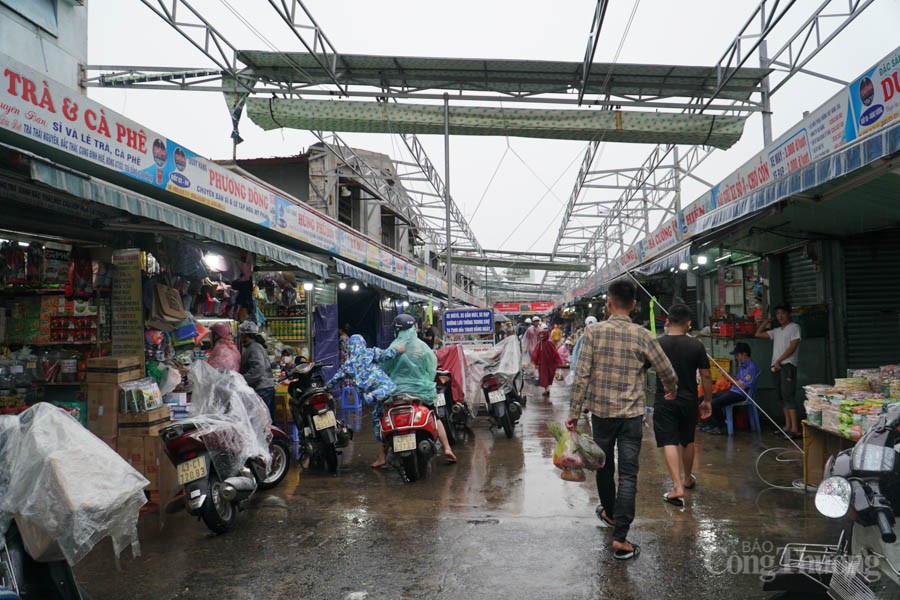 Đà Nẵng: Tiểu thương các chợ đóng quầy chống bão số 4, siêu thị hàng hóa tràn đầy