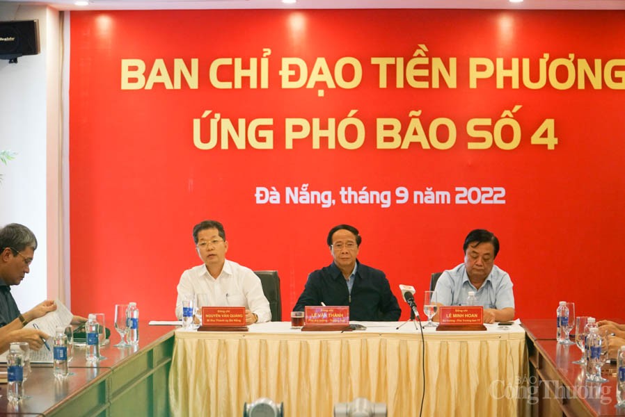 Thủ tướng Chính phủ Phạm Minh Chính chủ trì họp khắc phục bão số 4