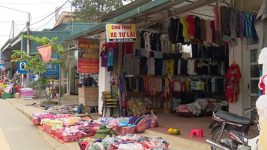 Giao thương hàng hóa chợ cửa khẩu Na Mèo Quan Sơn, tỉnh Thanh Hóa tô thắm tình hữu nghị Việt Lào