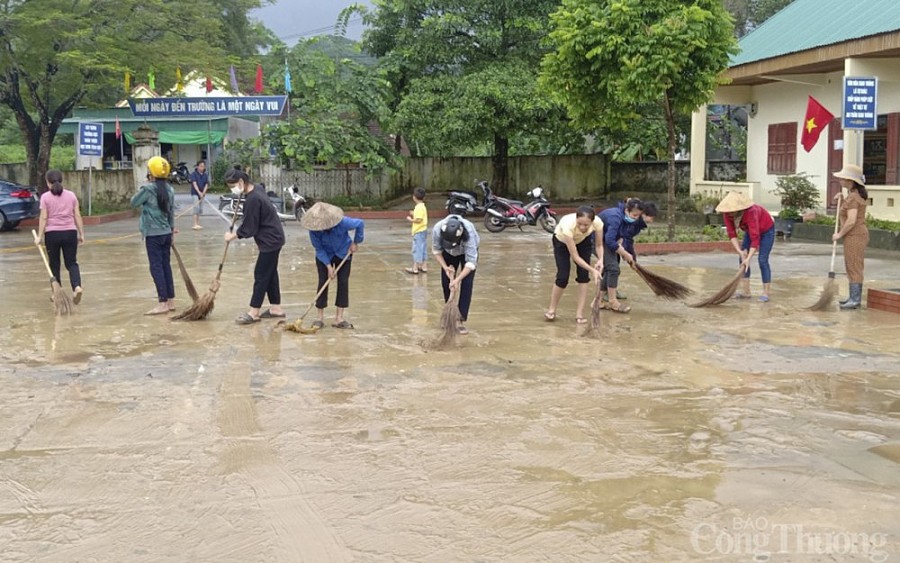 Mưa lớn kéo dài, nhiều nơi ở Nghệ An bị ngập sâu, huyện miền núi bị chia cắt