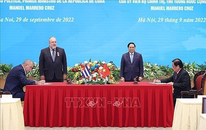 Thủ tướng Phạm Minh Chính và Thủ tướng nước Cộng hòa Cuba Manuel Marrero Cruz chứng kiến Lễ ký kết Bản ghi nhớ giữa Bộ Nông nghiệp hai nước về hợp tác nông lương