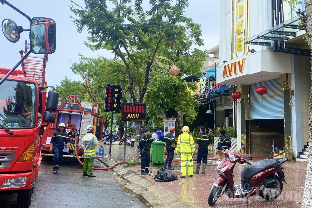 Đà Nẵng: Cháy quán karaoke giữa trưa, không có thiệt hại về người