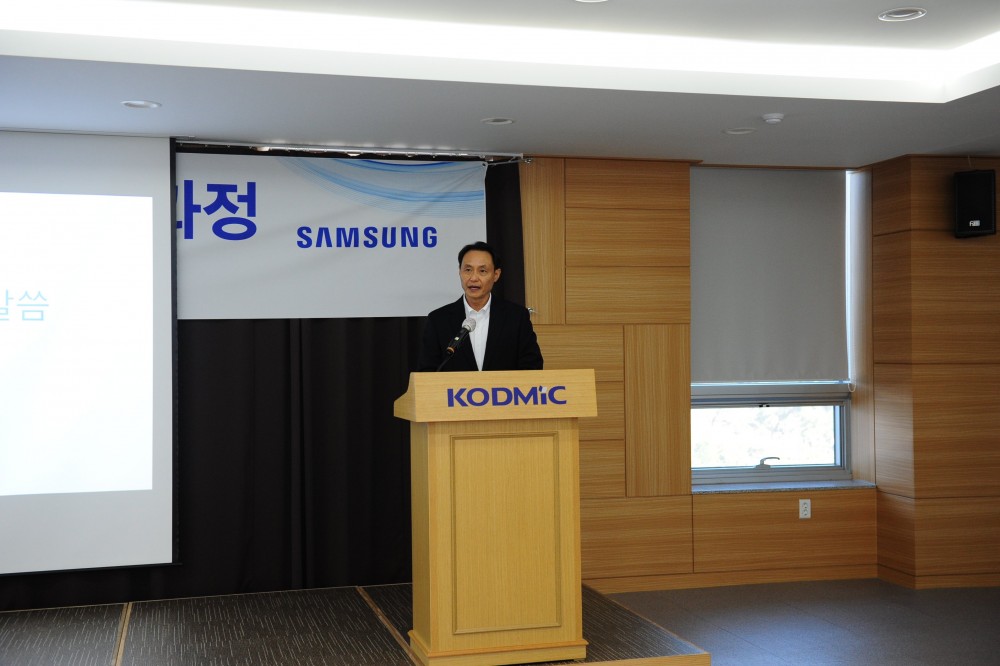 Ông Jang Yoon Ho - Giám đốc bộ phận Hỗ trợ đối tác - Samsung Việt Nam phát biểu về chương trình khóa học