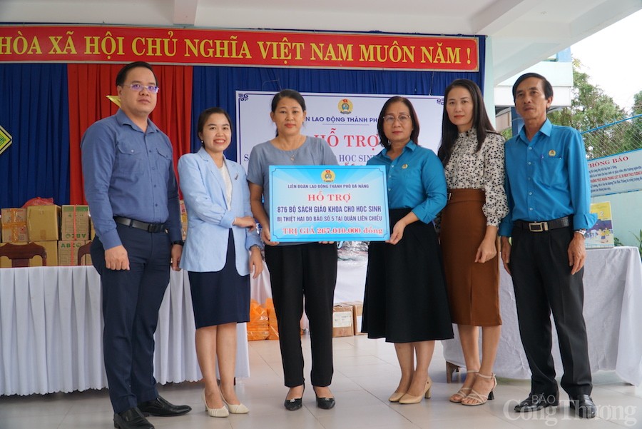 Hơn 1,1 tỷ đồng hỗ trợ sách vở cho học sinh thành phố Đà Nẵng sau mưa lũ