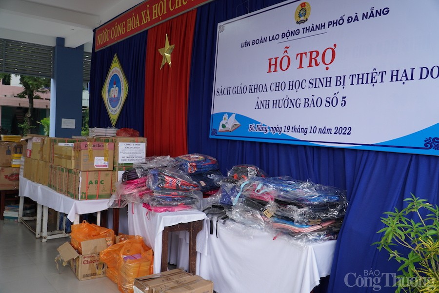Hơn 1,1 tỷ đồng hỗ trợ sách vở cho học sinh thành phố Đà Nẵng sau mưa lũ