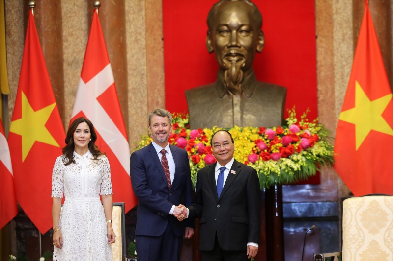 Thái tử kế vị Đan Mạch Frederik và Công nương chào xã giao Chủ tịch nước Nguyễn Xuân Phúc vào sáng 1/11.