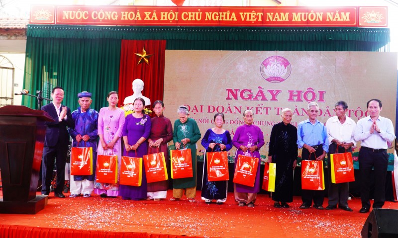 Thường trực Ban Bí thư Võ Văn Thưởng tham dự ngày hội Đại đoàn kết tại Thừa Thiên Huế