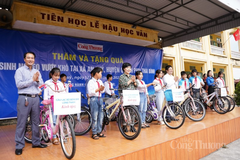 Báo Công Thương “chắp cánh ước mơ” cho học sinh nghèo vượt khó tỉnh Thái Bình
