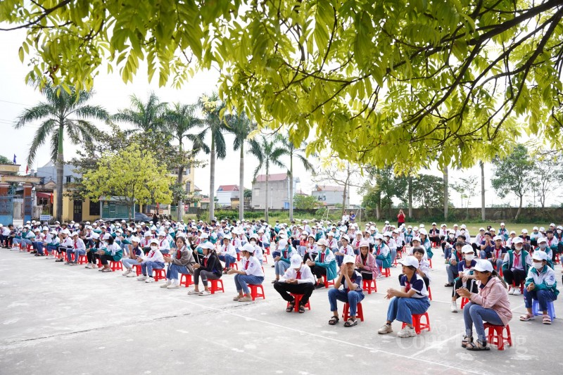 Báo Công Thương “chắp cánh ước mơ” cho học sinh nghèo vượt khó tỉnh Thái Bình