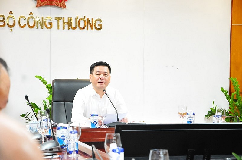 Bộ trưởng Nguyễn Hồng Diên họp về phân giao tổng nguồn xăng dầu năm 2023 và sửa đổi nghị định 83, 95