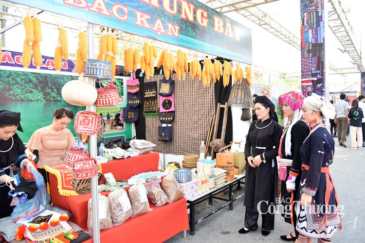 Sắc màu không gian văn hóa các dân tộc tại Làng Văn hóa Sắc màu không gian văn hóa các dân tộc tại Làng Văn hóa