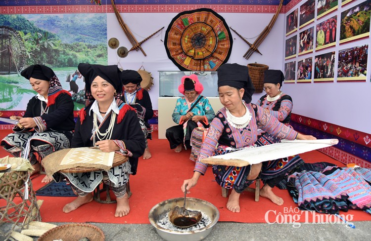 Sắc màu không gian văn hóa các dân tộc tại Làng Văn hóa Sắc màu không gian văn hóa các dân tộc tại Làng Văn hóa