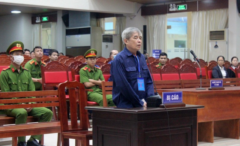 Vụ buôn lậu 200 triệu lít xăng: Bị cáo Phan Thanh Hữu nghẹn ngào nói lời sau cùng