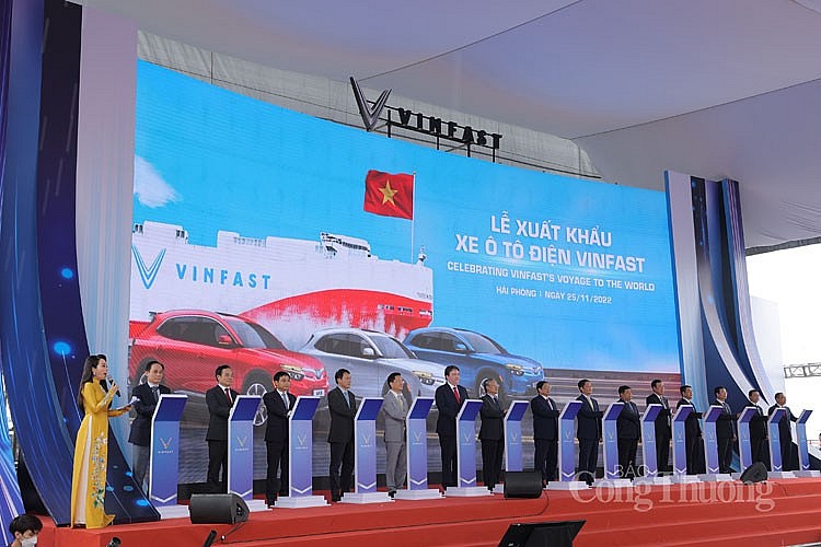 VinFast xuất khẩu lô xe ô tô điện đầu tiên ra thế giới