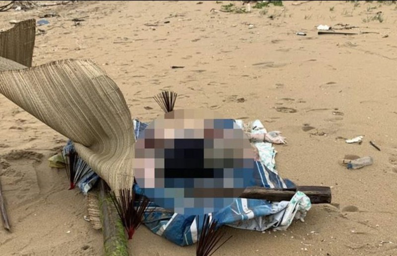 Trong buổi sáng, phát hiện 2 thi thể dạt vào bờ biển Quảng Nam