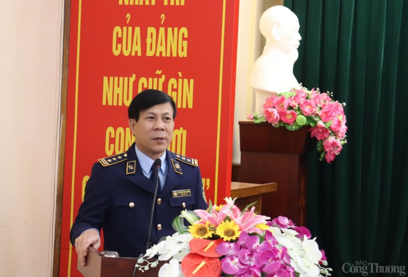 Ông Nguyễn Đình Hưng, Quyền Cục trưởng Cục Quản lý thị trường tỉnh Quảng Ninh phát biểu tại hội thảo