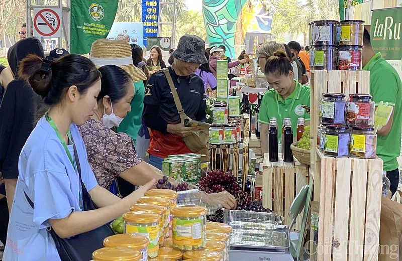 Hơn 1.000 nông đặc sản quy tụ tại Lễ hội Tết Xanh quà Việt - Xuân Quý Mão 2023