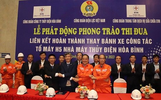 Phát động thi đua đầu Xuân tại nhà máy Thuỷ điện Hoà Bình