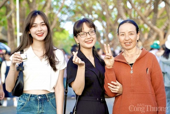 Người dân đổ xô