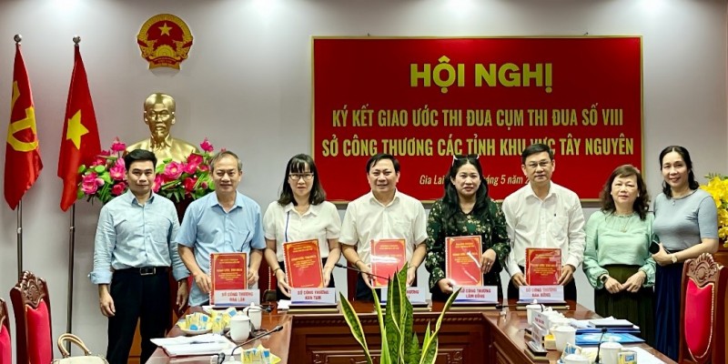 Trong năm 2023, với chủ đề “Đoàn kết kỷ cương; bản lĩnh linh hoạt; đổi mới sáng tạo; kịp thời hiệu quả”, Cụm thi đua số VIII - Sở Công Thương các tỉnh khu vực Tây Nguyên xác định mục tiêu hoàn thành xuất sắc các nhiệm vụ được giao về phát triển kinh tế-xã hội; đảm bảo quốc phòng, an ninh; thực hiện tốt các chỉ tiêu, kế hoạch do Bộ Công Thương, Tỉnh ủy, UBND tỉnh giao. Trong năm 2023, với chủ đề “Đoàn kết kỷ cương; bản lĩnh linh hoạt; đổi mới sáng tạo; kịp thời hiệu quả”, Cụm thi đua số VIII - Sở Công Thương các tỉnh khu vực Tây Nguyên xác định mục tiêu hoàn thành xuất sắc các nhiệm vụ được giao về phát triển kinh tế-xã