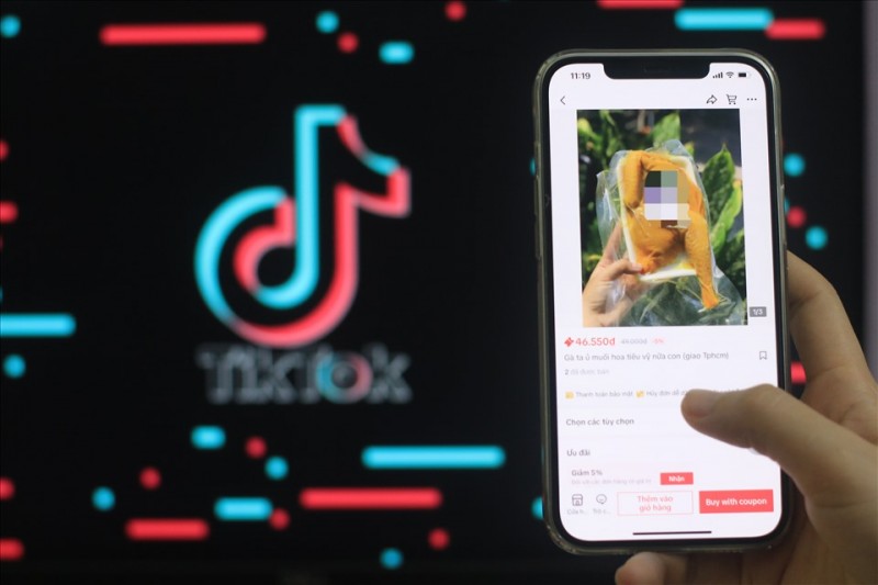 Không chỉ mật ong, hàng loạt đồ ăn đang được bày bán giá rẻ bèo trên TikTok