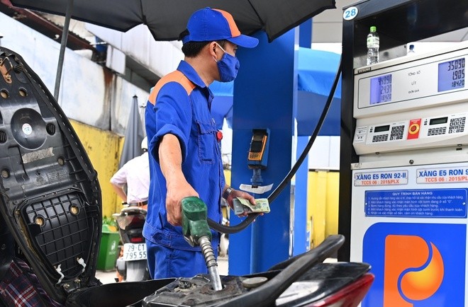 Giá xăng dầu hôm nay 1/6: Xăng tăng từ 390- 516 đồng/lít; giá dầu giảm