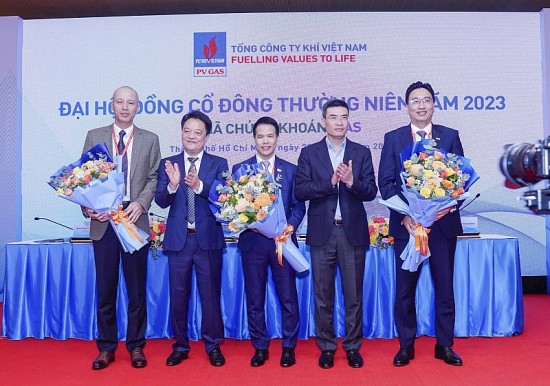 pv gas co chu tich hoi dong quan tri va tong giam doc moi