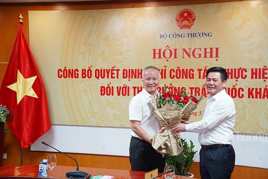 Công bố Quyết định nghỉ hưu với Thứ trưởng Bộ Công Thương Trần Quốc Khánh