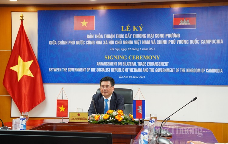 Việt Nam và Campuchia ký Bản Thỏa thuận thúc đẩy thương mại song phương