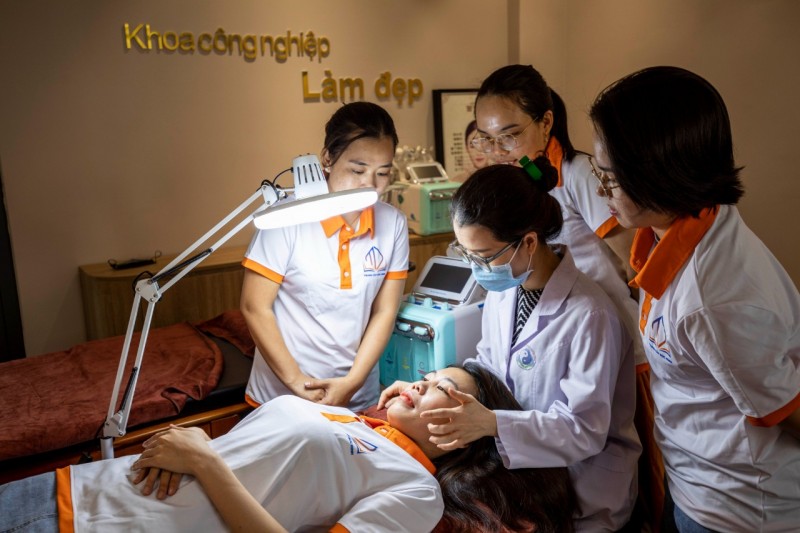 Trường Trung cấp Đức Minh ra mắt ngành chăm sóc sắc đẹp, chăm sóc mẹ và bé
