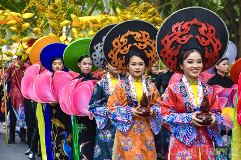 Hàng trăm ngư dân tái hiện Lễ hội Cầu ngư trên đường phố Nha Trang Hàng trăm ngư dân tái hiện Lễ hội Cầu ngư trên đường phố Nha Trang