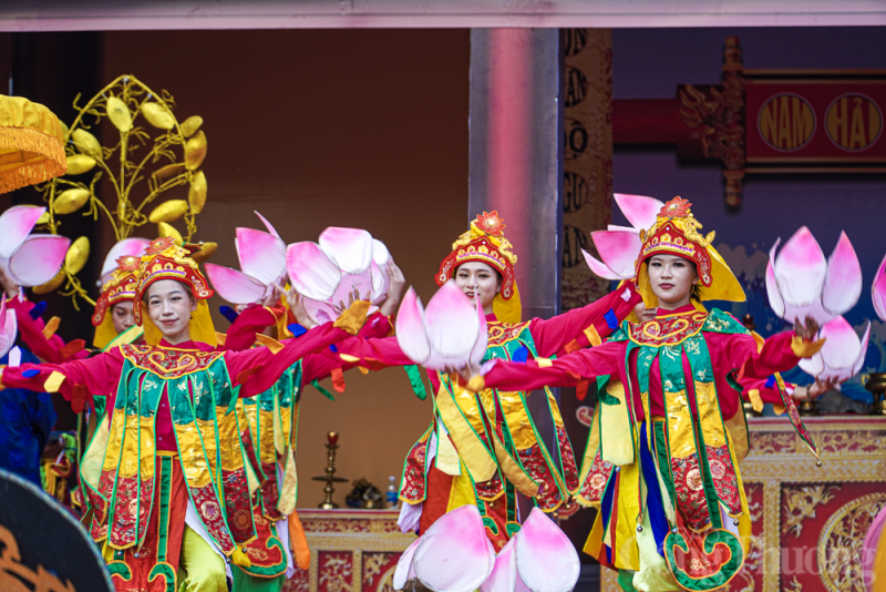 Hàng trăm ngư dân tái hiện Lễ hội Cầu ngư trên đường phố Nha Trang Hàng trăm ngư dân tái hiện Lễ hội Cầu ngư trên đường phố Nha Trang