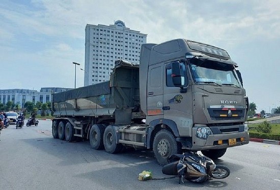 Thanh Hóa: Tai nạn giao thông giữa xe "hổ vồ" và xe máy khiến người đàn ông tử vong tại chỗ