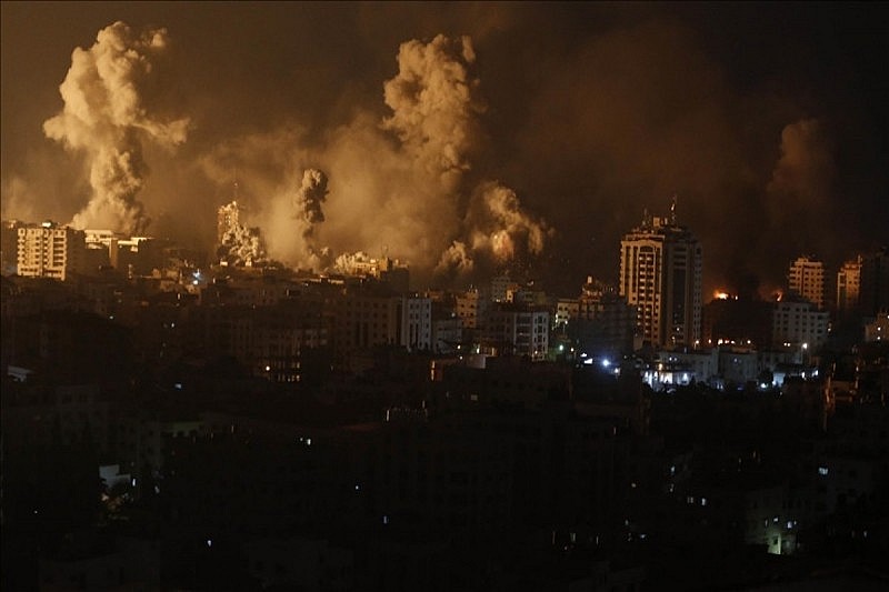 Lực lượng phòng vệ Israel (IDF) đã tiến hành cuộc không kích nhằm vào hàng trăm điểm tại Gaza trong đêm ngày 12/10. (Nguồn: APA)