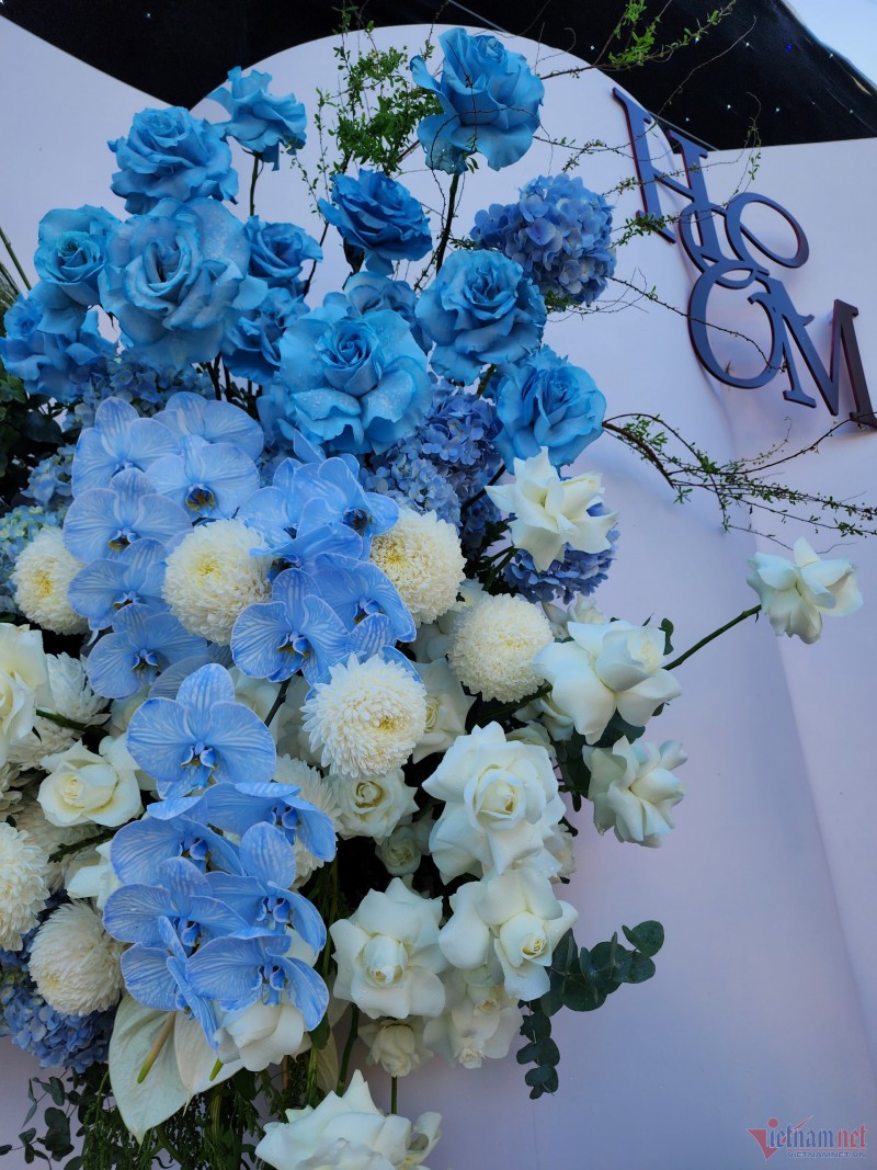 Văn Hậu chi cả tỉ đồng trang trí hoa tươi nhập khẩu cho đám cưới