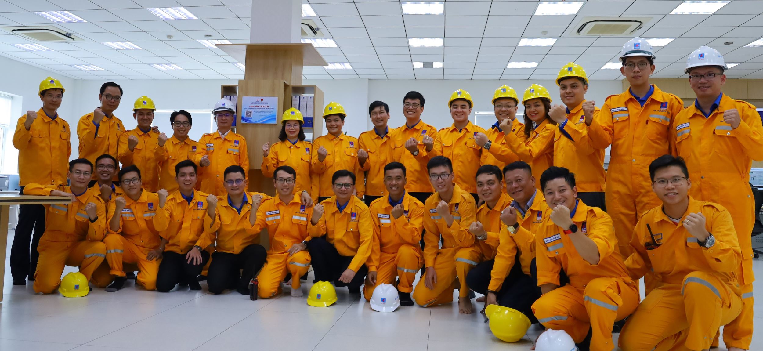 Gắn biển công trình thanh niên cấp Đoàn khối doanh nghiệp Trung ương cho  Chi đoàn thuộc Đoàn cơ cở PV GAS