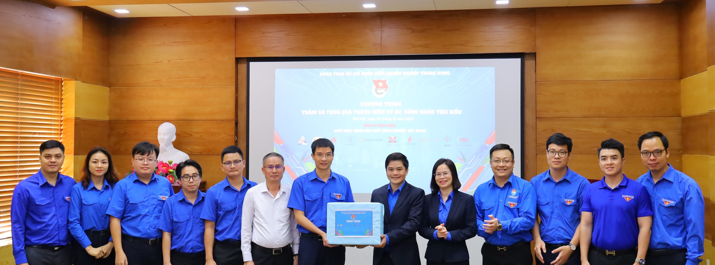 Gắn biển công trình thanh niên cấp Đoàn khối doanh nghiệp Trung ương cho  Chi đoàn thuộc Đoàn cơ cở PV GAS