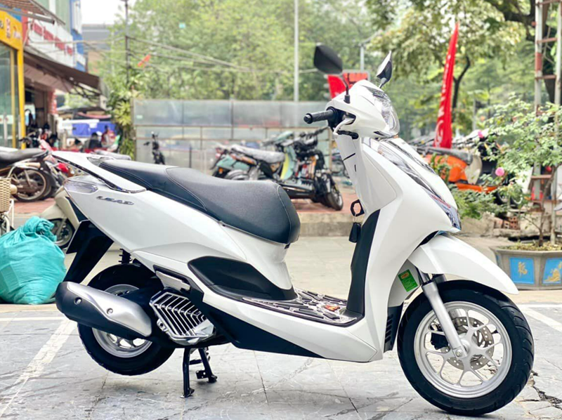 Cập nhật bảng giá xe ga Lead tháng cuối năm. Ảnh Vũ Trịnh