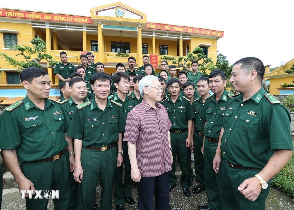 ttxvn_tong bi thu nguyen phu trong cong an quan doi (1).jpg